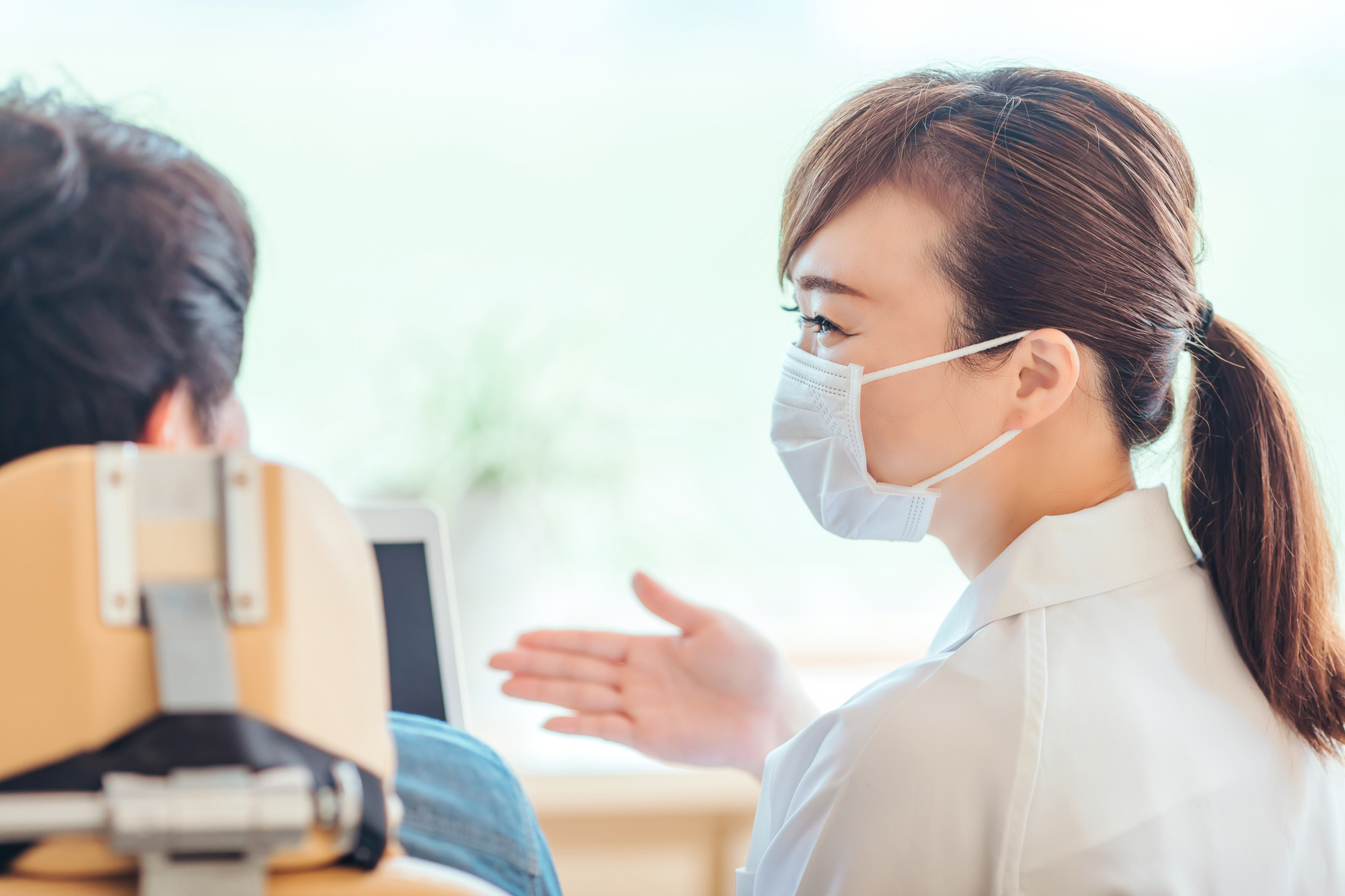 歯科衛生士と歯科助手の違いとは？業務範囲や給料・資格・求人選びを比較